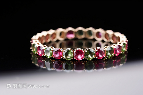 寶石手鐲 獨(dú)特飾品與家居電器的跨界關(guān)聯(lián)